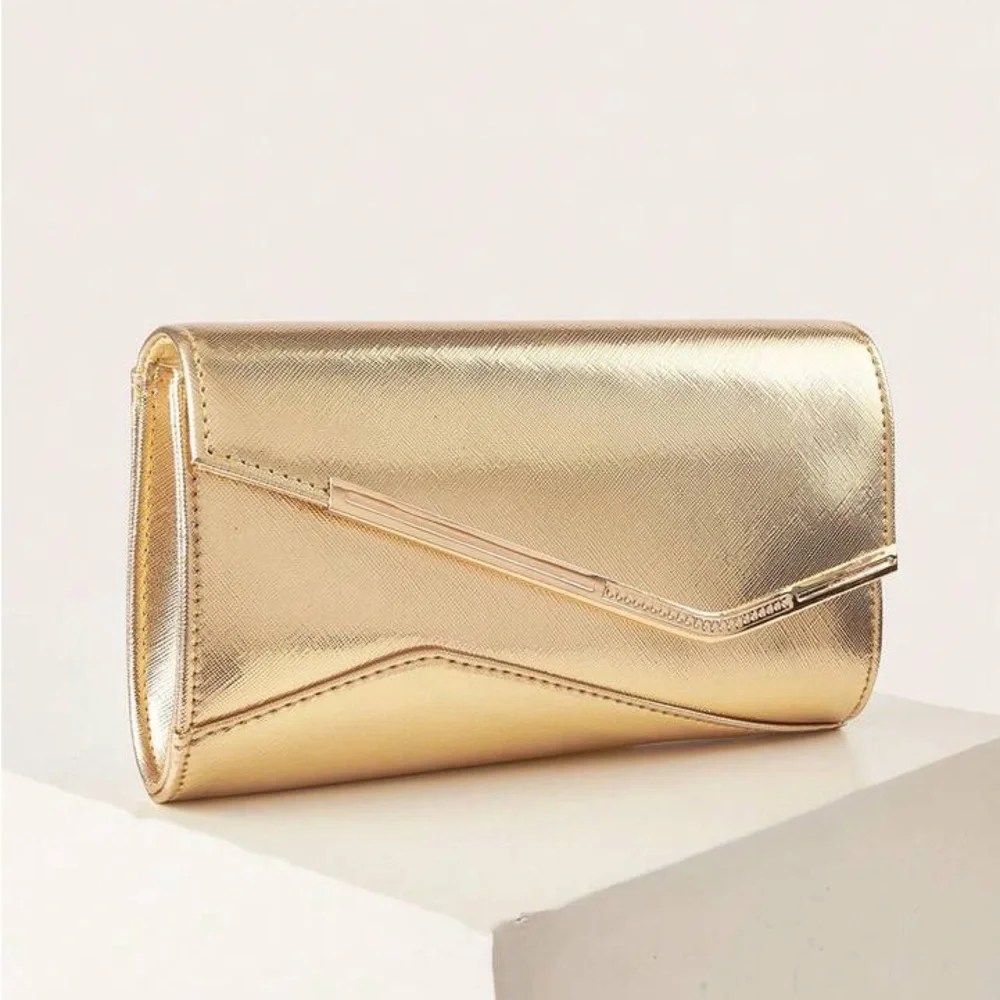 Elegant Gold Clutch Bag - Picture 3 of 8